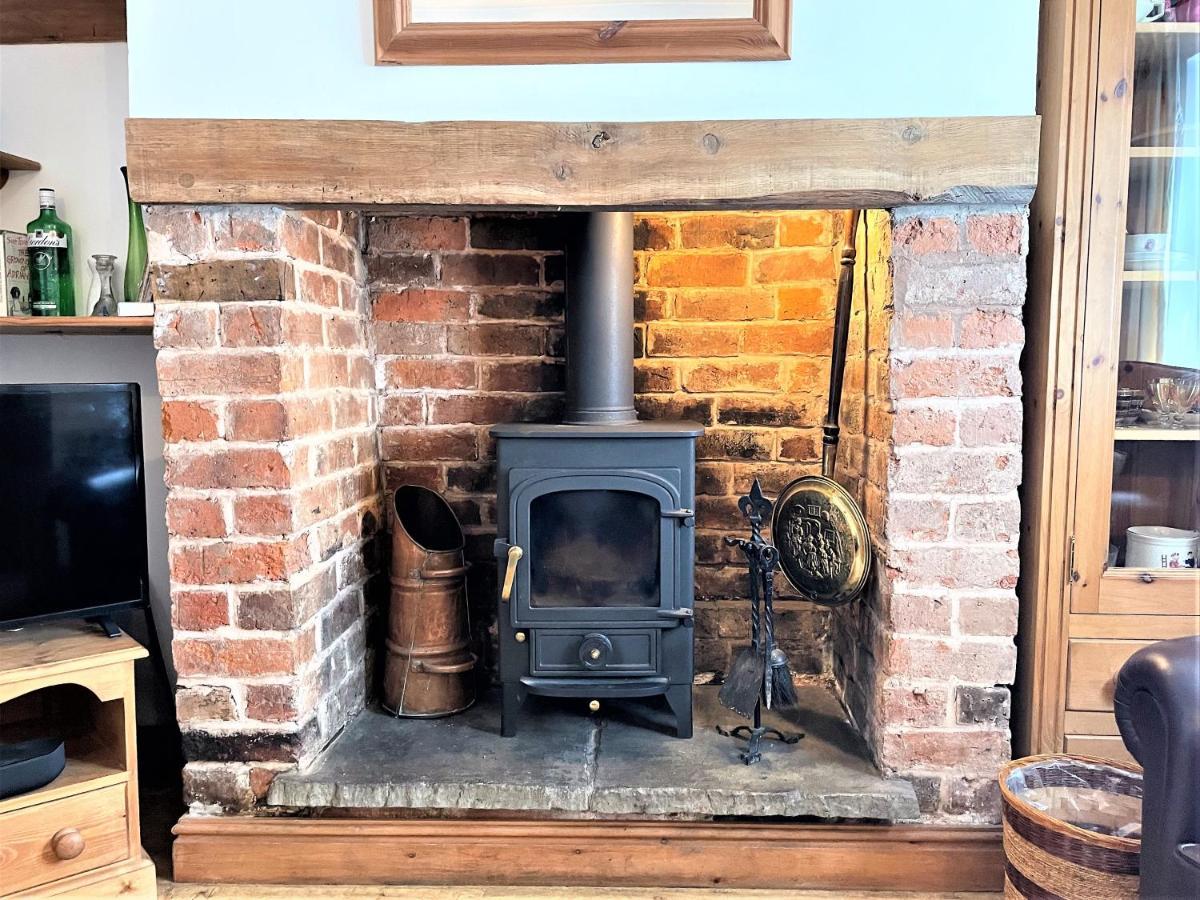Pass The Keys Cosy Cottage With Views Over The Shropshire Hills 러들로 외부 사진